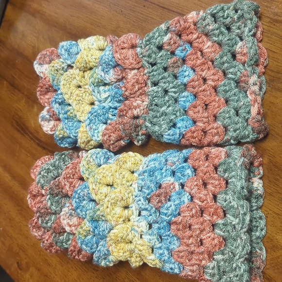 Hand Crafted Luxury Dragon Scale/ Mermaid Fingerless Texting Gloves - Picture 4 of 5